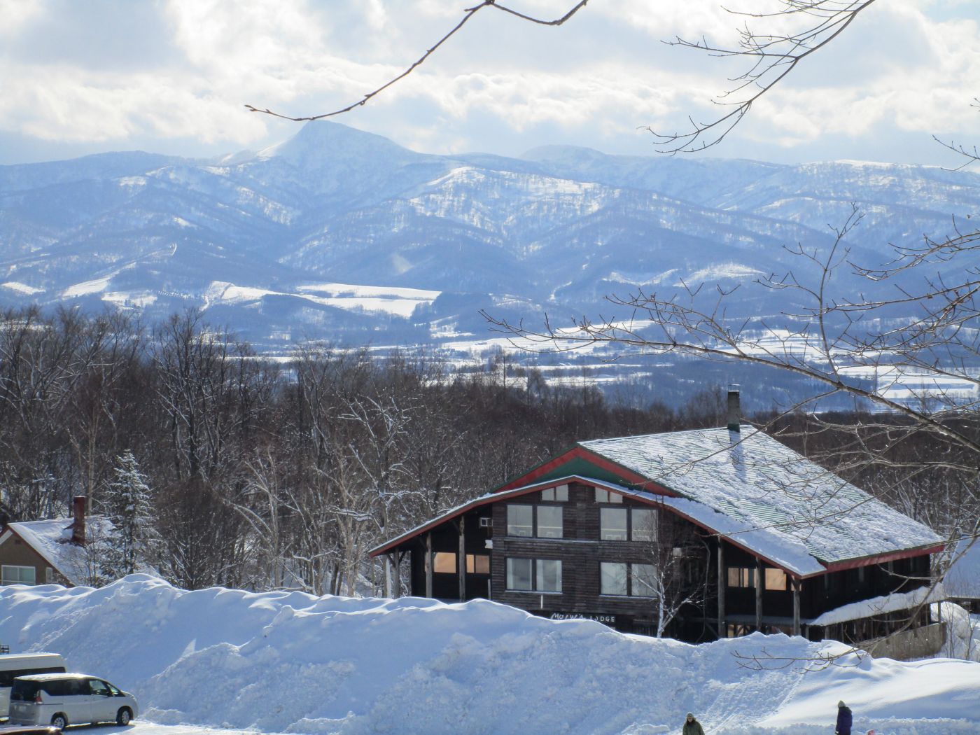 Moiwa Lodge exterior 2